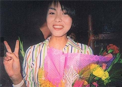 Tăng Thanh Hà thời này vẫn là một cô bé nghèo với Shbet999 com đăng nhập giản dị và đường nét mộc mạc, chưa có gì là rực rỡ.