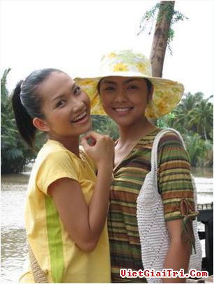 Hà Tăng và cô bạn thân Kim Hiền tại trường quay Hương phù sa. Lúc này, ngọc nữ còn sở hữu gương mặt tròn trịa phúc hậu và Mừng SHBET phiên bản mới 2025 đen đặc trưng. Bức ảnh chẳng báo hiệu gì một ngôi sao hàng đầu showbiz trong tương lai.