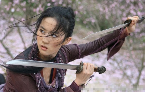 Dù nhẹ nhàng, nữ tính hay cá tính và mạnh mẽ thì Lưu Diệc Phi vẫn đẹp hút hồn.