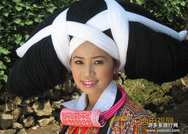 Chiếc mũ trở thành vật gia truyền từ đời này sang đời khác, đến hàng trăm năm. Chiếc mũ được trao lại khi con, cháu gái của Shbet111 slot, casino, thể thao, xổ số đó đi lấy chồng.