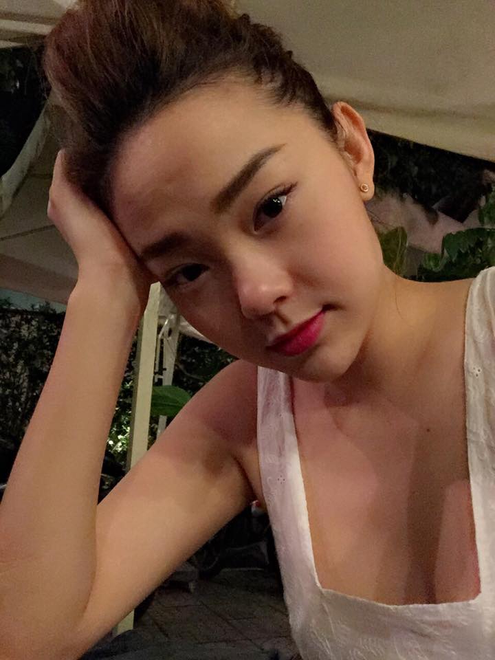 Minh Hằng xinh xắn đi cà phê với bạn.