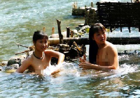 'Tắm tiên' đã trở thành một nét đặc sắc trong sinh hoạt của người Tây Bắc.