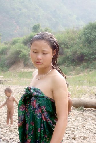 Đến khi tắm xong, váy áo rất hiếm khi bị ướt mà Sh88bet đăng ký miễn phí thì đã được tắm táp thoả thích trong dòng nước mát.