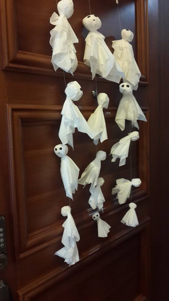 Ốc Thanh Vân tự tay chuẩn bị Halloween cho hai bé Ka và La.