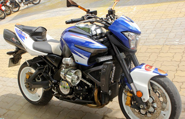 Mẫu Suzuki B-King độ.