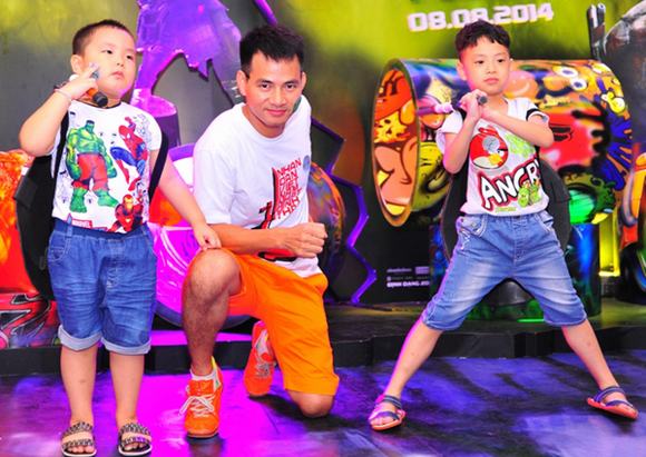 Giống nhau không nào!
