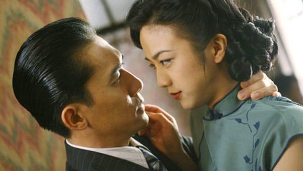 Năm 2007, khi bộ phim Sắc, giới công chiếu, những cảnh ân ái táo bạo của Lương Triều Vỹ và Thang Duy trở thành mục tiêu săm soi, chúng nổi tiếng còn hơn cả nội dung phim vốn u ám, chậm rãi đến buồn ngủ. Nhờ vậy mà từ một diễn viên vô danh, Thang Duy nhanh chóng lên hàng sao.