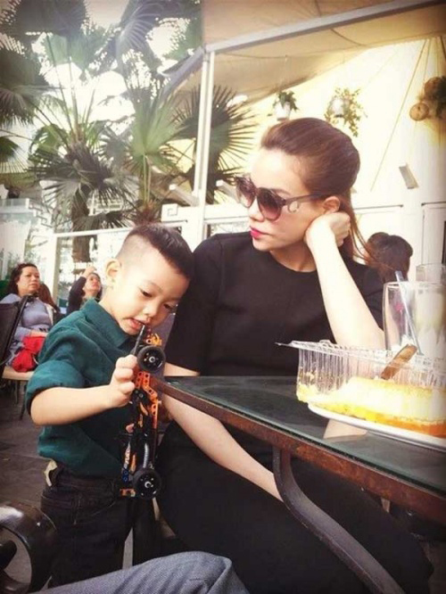 Hai mẹ con nữ ca sĩ được đánh giá rất cao về gu thời trang đẳng cấp.
