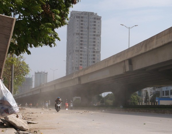 Những người tham gia giao thông cũng hoảng loạn vì trận 'cuồng phong'.