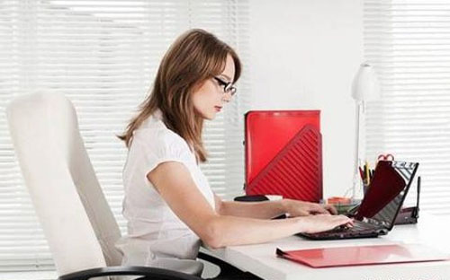 Nhịn tiểu không làm vỡ bàng quang nhưng có thể làm tăng nguy cơ bị nhiễm trùng đường tiết niệu. Phớt lờ sự thôi thúc đi tiểu chỉ làm cho vi khuẩn có thêm thời gian để sinh sôi, và điều này có thể dẫn đến nhiễm trùng đường tiểu và 'vùng kín'.