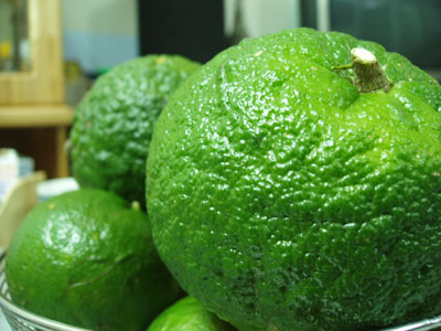 Cam nhiều vitamin C hỗ trợ giảm béo đùi hiệu quả.