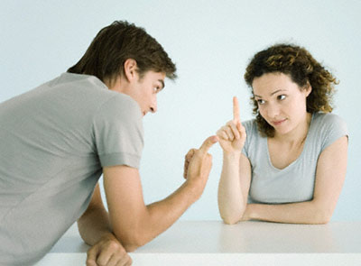 Không làm 'chuyện ấy' - Do nội mạc tử cung bong ra, bề mặt giống như là 'đang bị thương' nên nếu 'yêu' vào kỳ 'nguyệt san' dễ làm cho vi khuẩn xâm nhập, gây ra viêm nhiễm trong tử cung.