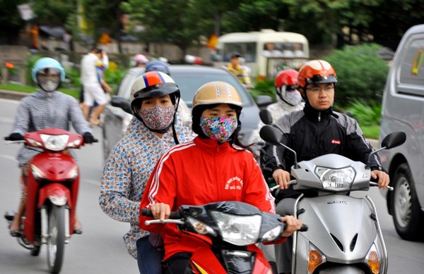 Từ đầu giờ chiều (2/11), đợt gió mùa đông bắc đã tràn xuống Bắc Bộ khiến khu vực Hà Nội trở lạnh.