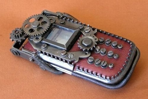 Muốn gọi điện, nhắn tin hay lướt web, bạn chỉ cần mở hai thanh giữ của chiếc điện thoại là màn hình làm bằng chất liệu co giãn sẽ hiện ra. Nokia đã rất sáng tạo với mẫu điện thoại này.