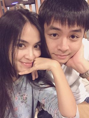 Tú Vi và Văn Anh tình tứ, cả hai được được báo ngôi sao đề cử giải cặp đôi của năm 2014.