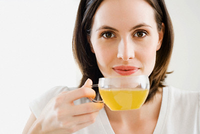 Nếu café là thức uống quen thuộc của bạn, nên hạn chế café và trà trước một tuần khi chu kì 'đèn đỏ' bắt đầu.