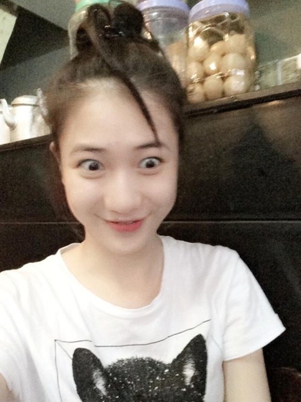 Tuy vậy nét tinh nghịch, dễ thương vẫn thể hiện rõ trên gương mặt Trâm Anh.