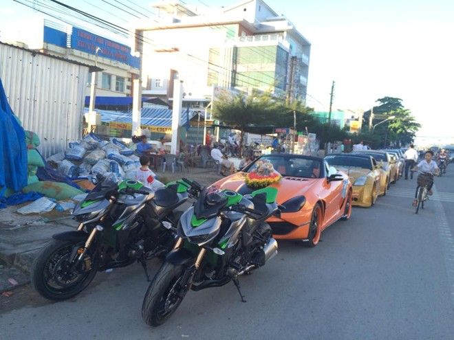 Trong đó có 2 chiếc Z1000 đời 2014 được độ nhiều đồ chơi.