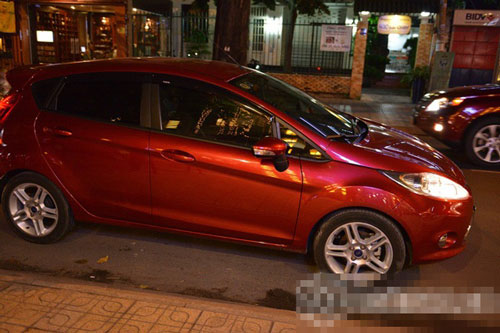 Ford công bố Fiesta bản 2012 chỉ tiêu tốn mức Shbet li xi 1000 trung bình 5,9 lít/100km.