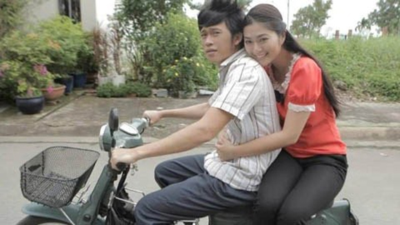 Hoài Linh là một nghệ sĩ đa tài. Anh vừa là một danh hài xuất chúng, vừa là nghệ sĩ kịch và ca sĩ với nhiều ca khúc được khán thính giả yêu thích.