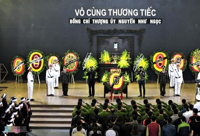 8h30 sáng nay, người thân, đồng đội cùng bạn bè đã có mặt tại nhà tang lễ Bộ Quốc phòng, số 5 Trần Thánh Tông chia buồn với Shbet111 slot, casino, thể thao, xổ số và đưa tiễn anh Nguyễn Như Ngọc - nạn nhân vụ rơi bó thép trúng người tại dự án đường sắt trên cao.
