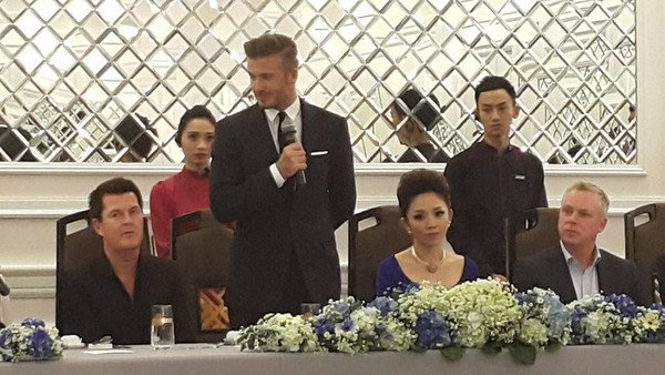 Beckham cảm ơn 'bạn đồng hành' Tóc Tiên.