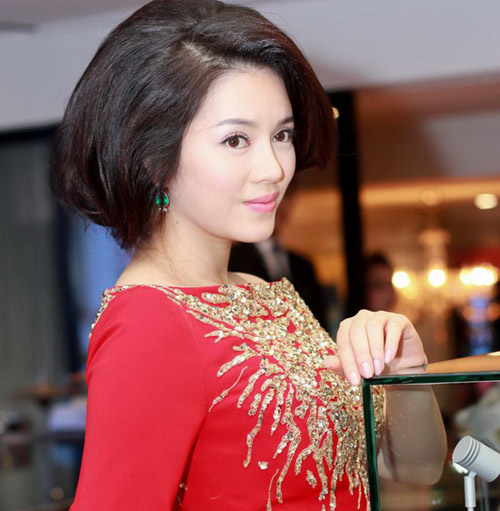 Tóc phồng của Lý Nhã Kỳ được nhiều người ưa chuộng.