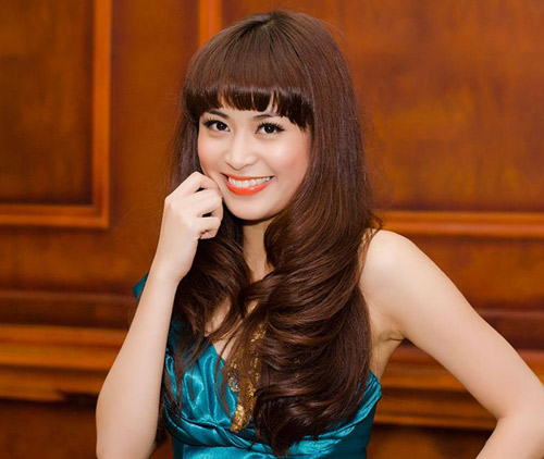 Kiểu tóc này luôn làm Hoàng Thùy Linh nổi bật.