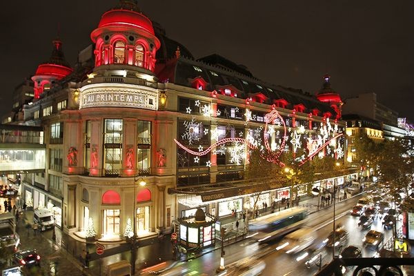 Paris (Pháp). Paris đang vào thời điểm đẹp nhất và đặc trưng nhất của mùa Đông.