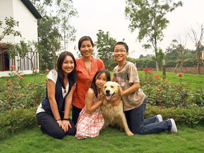 Những giây phút ngọt ngào bên mẹ.