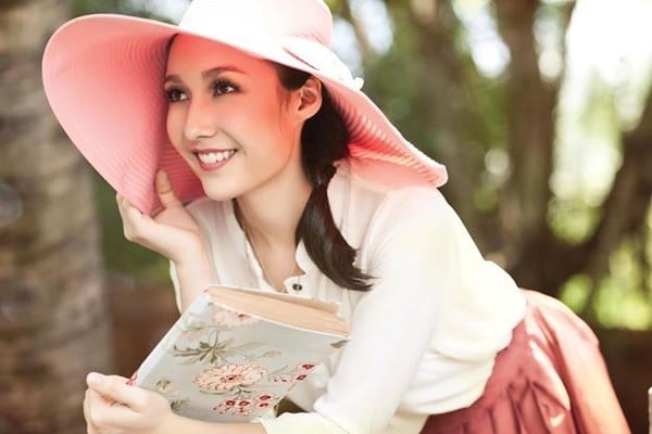 Anna Trương cô con gái lớn trong Shbet111 slot, casino, thể thao, xổ số càng lớn càng xinh đẹp.