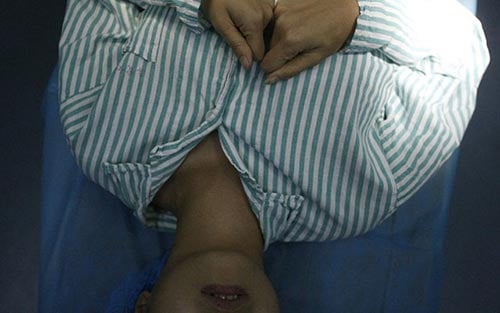 Siting nằm trên bàn mổ, chờ được Shbet888 tiền thưởng cực khủng.