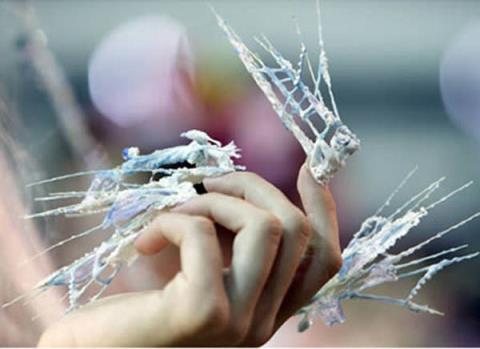 Mẫu nail nghệ thuật lấy cảm hứng từ băng đá.