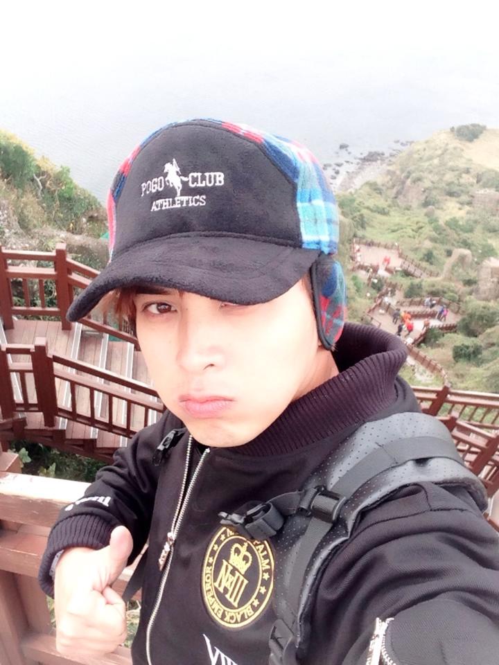 Hồ Quang Hiếu khoe lại ảnh đi du lịch đảo Jeju - hòn đảo cảnh đẹp như thiên đường của Hàn Quốc.