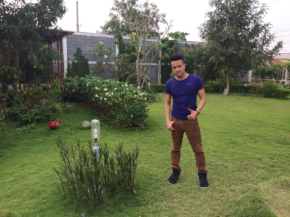 Cao Thái Sơn muốn có một ngôi nhà vườn rộng rãi để trồng cây, nuôi gà.