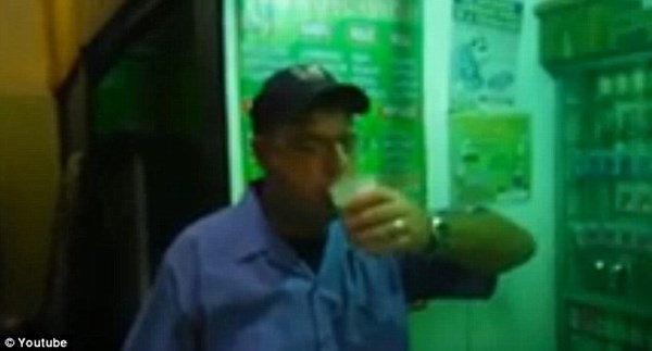 Hiệu trưởng Tomy Villanueva của trường Đại học Y khoa Lima, cho biết: 'Hiện chưa có bằng chứng khoa học nào chứng tỏ rằng nước ép từ những con cóc lại có thể chữa được bệnh'.