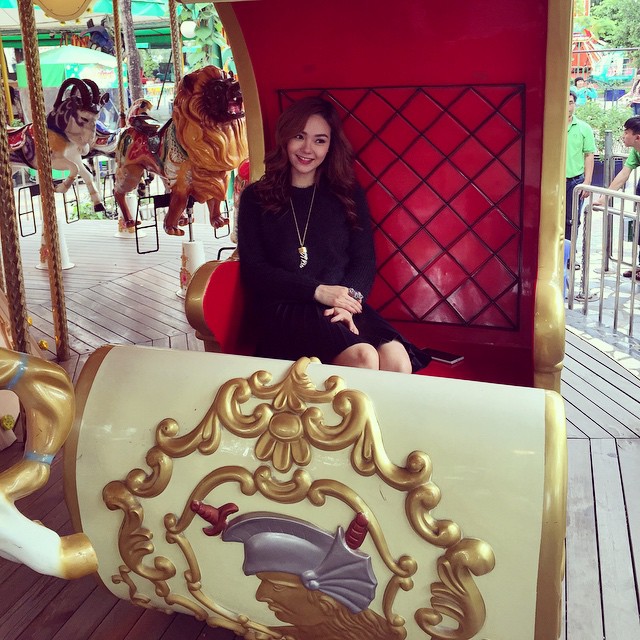 Minh Hằng điệu đà ở công viên, cô cũng khoe vừa quay xong MV 'Ngày Không anh'.