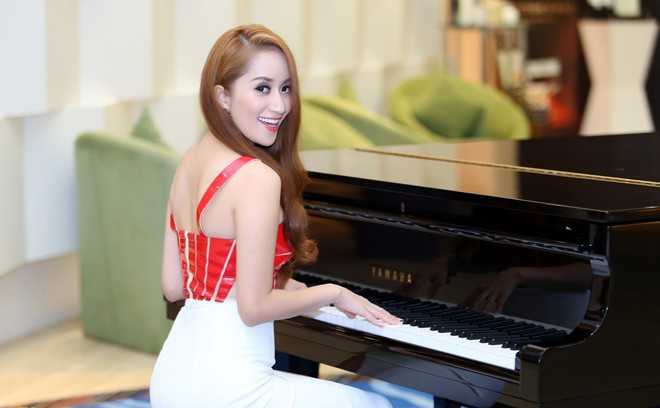 Trong gần 10 năm thi đấu, Khánh Thi 3 lần VĐQG, lọt vào top 10 tại giải vô địch châu Á, đứng thứ 4 SEA Games 24, từng có mặt trong top 200 của Liên đoàn Khiêu vũ thể thao thế giới.