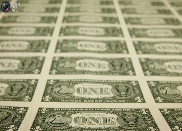 Những tờ tiền mệnh giá 1 USD.
