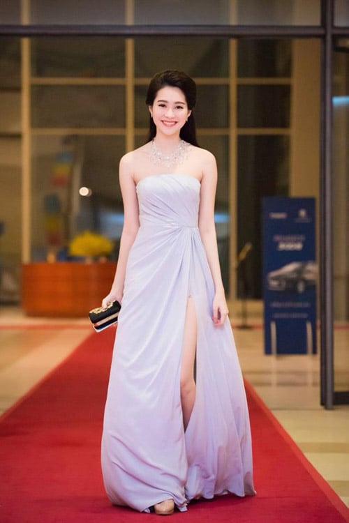 Sự tinh tế đến hoàn hảo là điều phải thừa nhận ở Shbet999 com đăng nhập dạ hội của Đặng Thu Thảo. Màu sắc nhẹ nhàng, kiểu dáng nhẹ nhàng và thiết kế toát lên vẻ cao cấp.