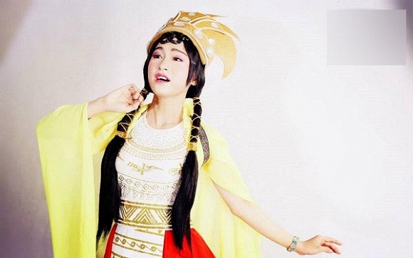 Nhờ kinh nghiệm diễn kịch từ khi còn nhỏ, anh chàng này đã thu hút không ít fan hâm mộ bởi lối diễn xuất rất ổn và tự nhiên của mình.