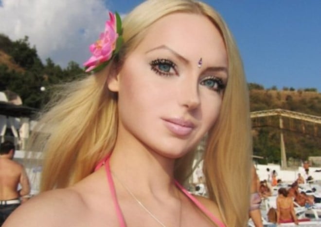 Tuy nhiên, so với các Barbie người thật khác, có lẽ cô ít được biết đến và không mấy khi nhận mình xinh đẹp, có phát ngôn gây sốc trước báo chí.