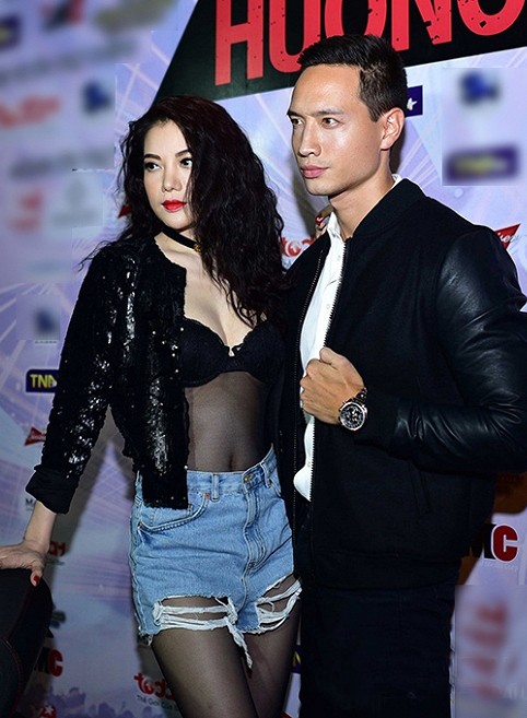 Một bộ đồ xuyên thấu khó nói của Trương Ngọc Ánh.
