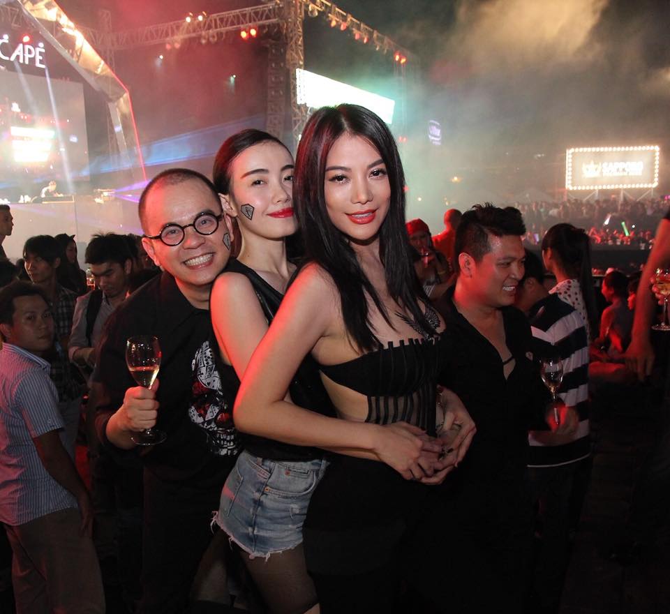 Trương Ngọc Ánh là một ngôi sao nổi tiếng trong giới giải trí nhờ tài năng, khả năng kinh doanh và sự thanh lịch. Tuy nhiên kể từ sau li hôn Trần Bảo Sơn, cô đã có bước ngoặt trong hình ảnh, từ thanh lịch sang gợi cảm.