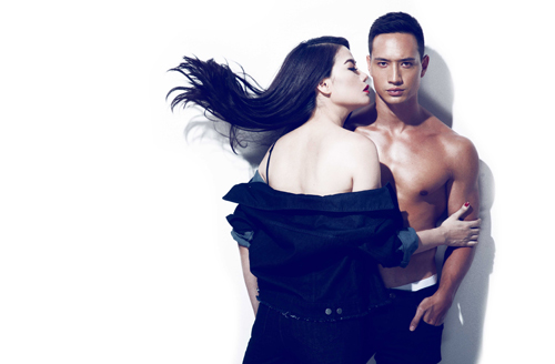 Một bộ đồ táo bạo khác của Trương Ngọc Ánh khi chụp hình cùng Kim Lý.