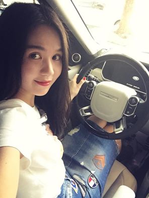 Ngọc Trinh khoe ảnh tập lái thử chiếc xe SUV hạng sang mới tậu.