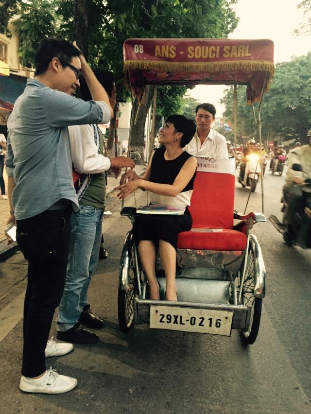 Khán giả nhận ra Phương Thanh trên phố.