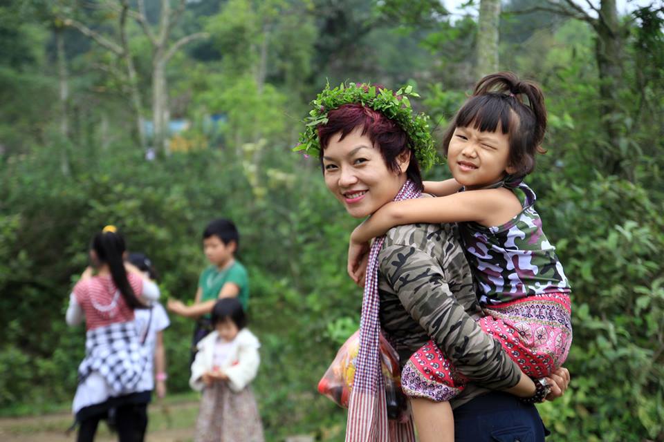 Thái Thùy Linh và những giây phút hạnh phúc cùng con gái.