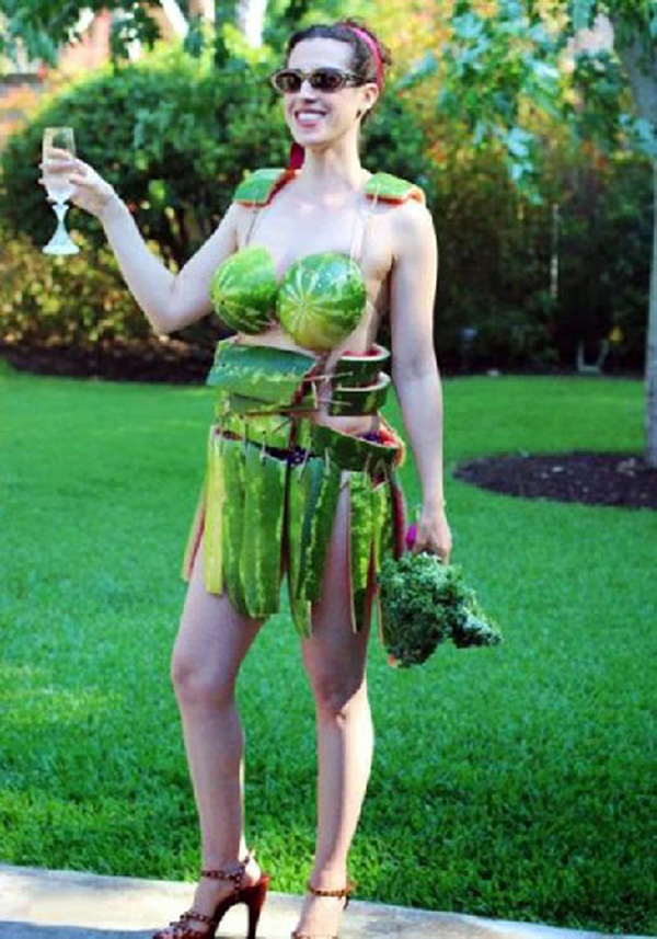 Thời trang siêu dị từ dưa hấu.
