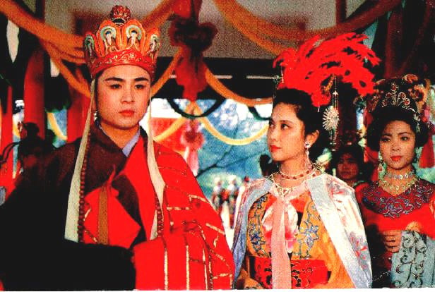 Trong lần xuất hiện gần đây nhất, cô đã phủ nhận chuyện phim giả tình thật với Đường Tăng Từ Thiếu Hoa.